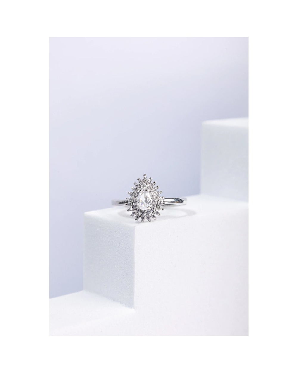 Anel Gota Ajustável Diamond coleção Lumière — modelo usando