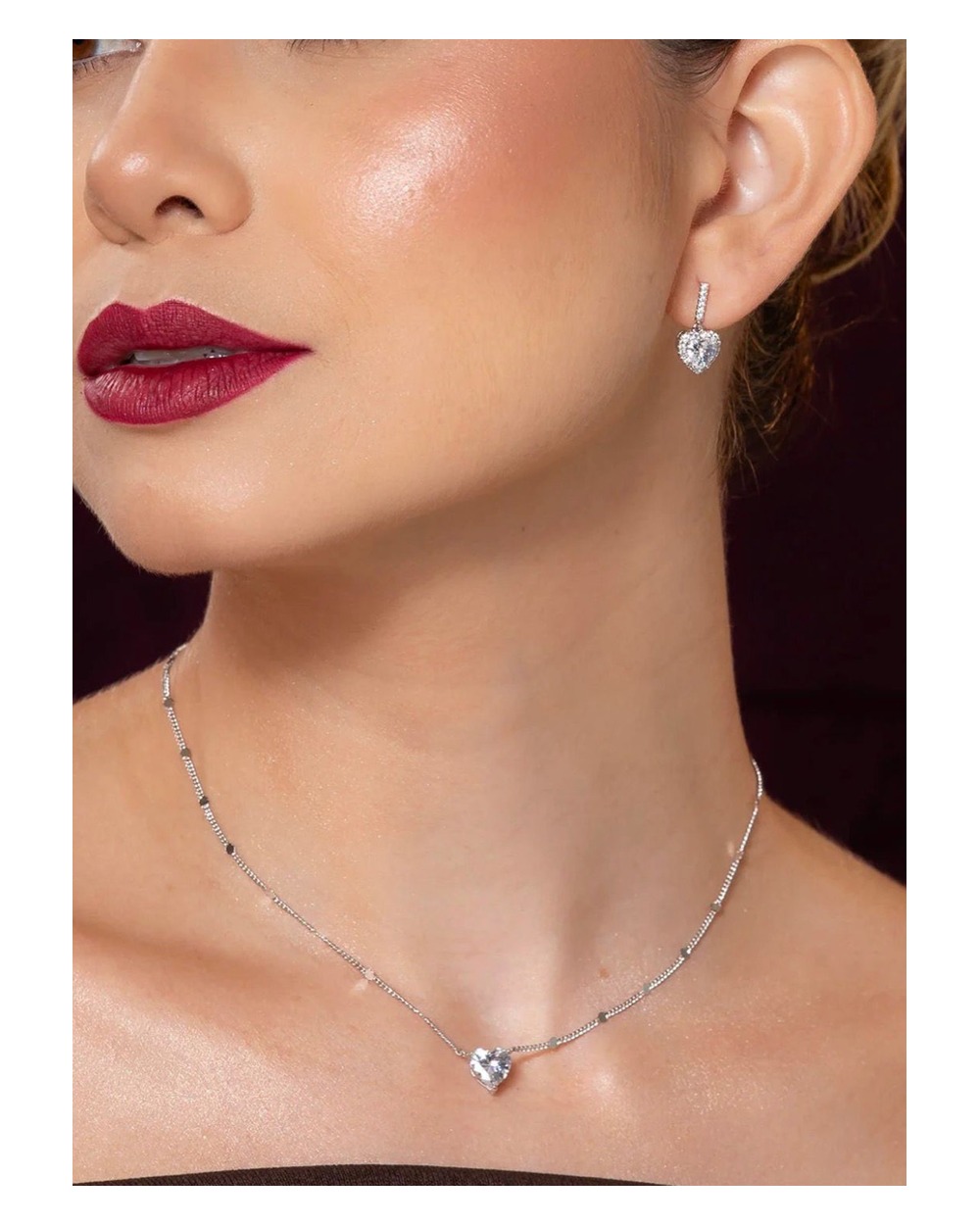 Colar Coração Cristal coleção Lumière — modelo usando