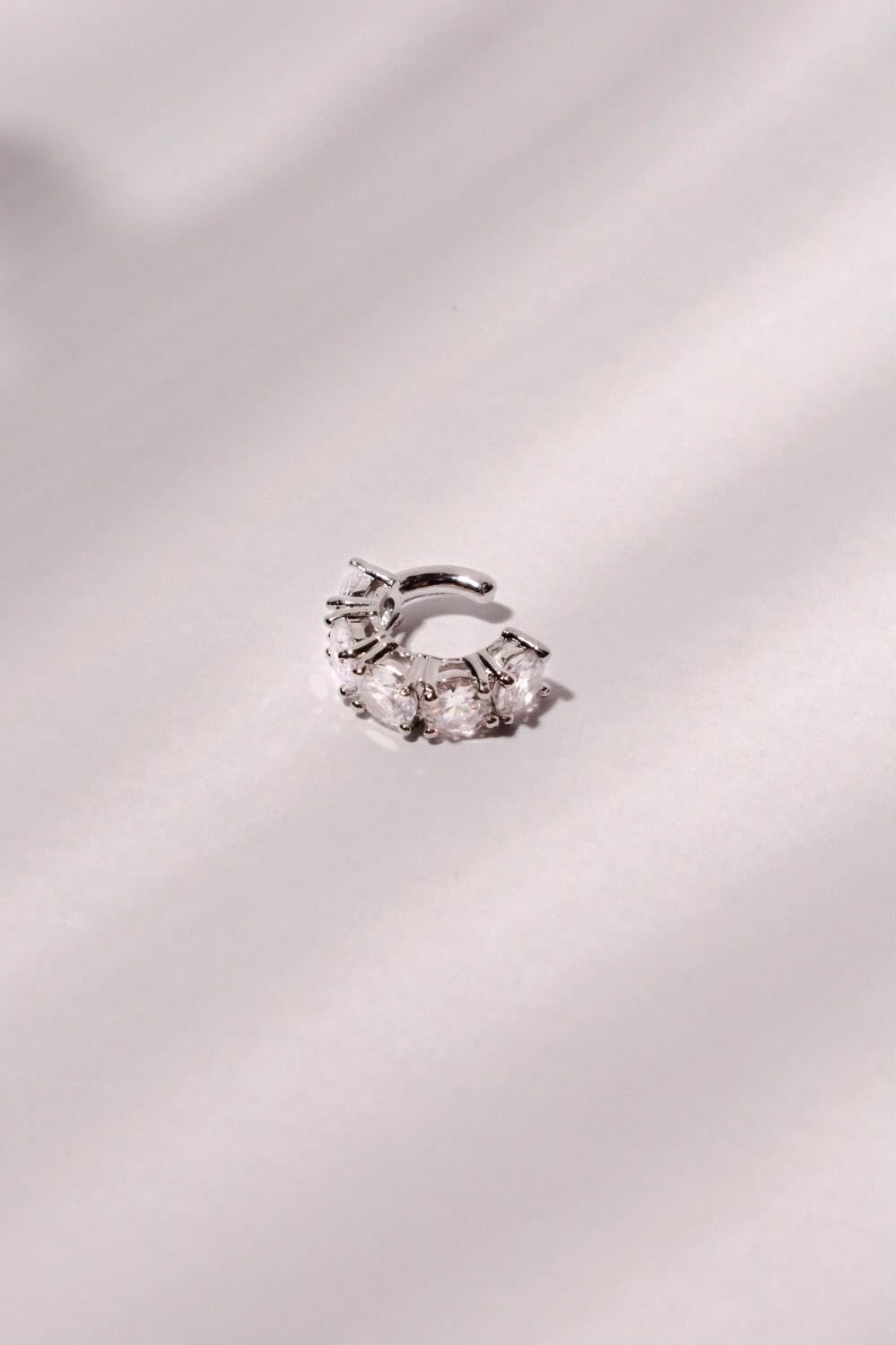 Piercing Fake Ajustável Cristal coleção Lumière — modelo usando