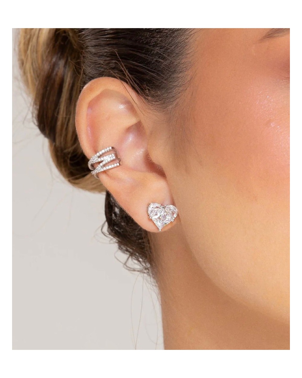 Piercing Fake Cravejado coleção Lumière — modelo usando